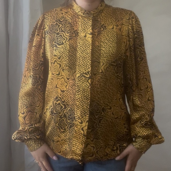 Vintage 80s gold and black graphic print blouse size medium - Picture 2 of 8